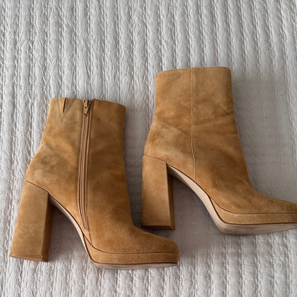 Steve Madden Tan Suede Ankle Boots 9.5 FUN ❤️
